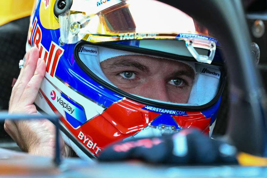 Max Verstappen voorafgaand aan de derde vrije training in Azerbeidzjan