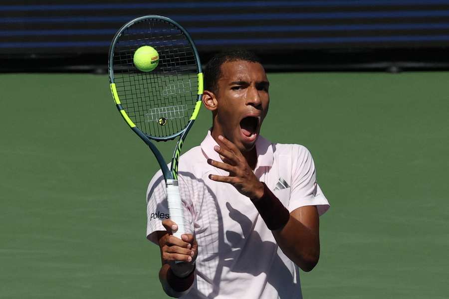 Félix Auger-Aliassime dohrál už ve druhém kole. Félix Auger-Aliassime dohrál už ve druhém kole.