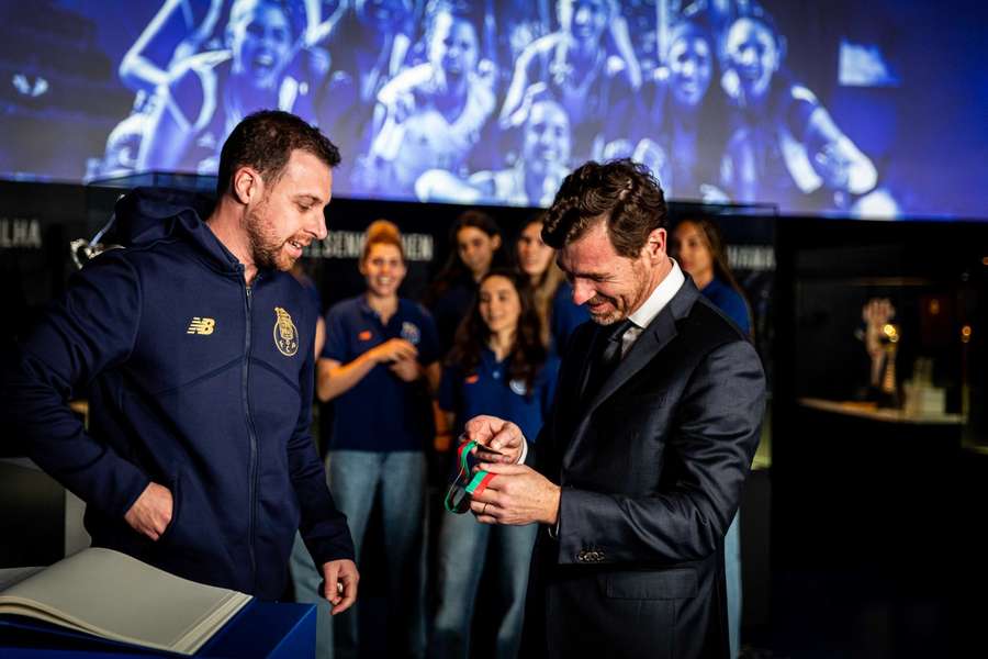 André Villas-Boas com Miguel Coelho, treinador da equipa de voleibol feminina do FC Porto