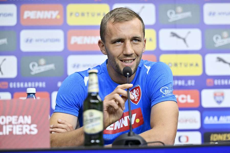 Souček na tiskové konferenci před zápasem s Chorvatskem.