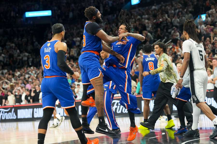 Los Knicks derrotaron a los Spurs