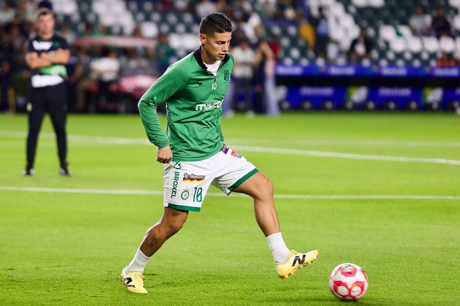 James Rodríguez, en un calentamiento