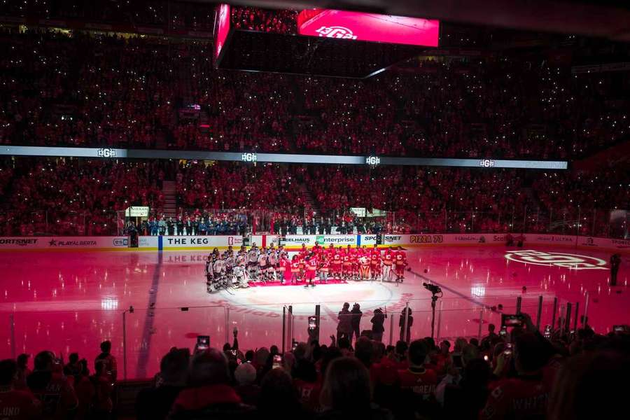 Štadión Scotiabank Saddledome si uctil pamiatku Gaudreauovcov.

