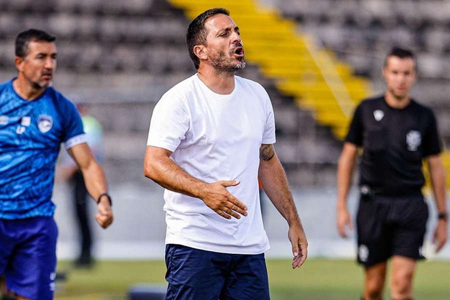 Vasco Matos é o treinador do Santa Clara