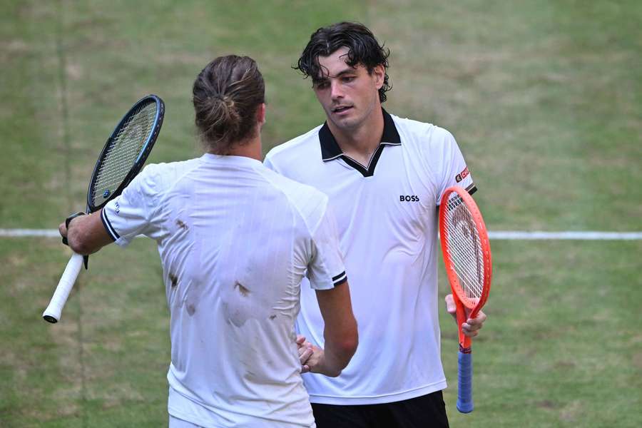 Taylor Fritz and Alexander Zverev shake hands after their semi-final in Halle Taylor Fritz and Alexander Zverev shake hands after their semi-final in Halle