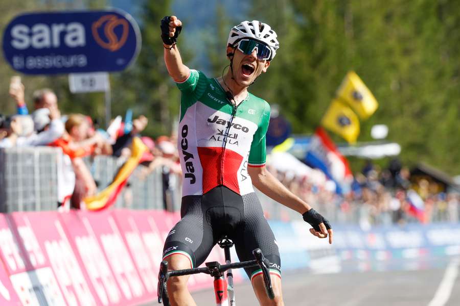 Pinot igen sat til vægs på sidste stigning: Italiensk mester tager karrierens største sejr i Giroen