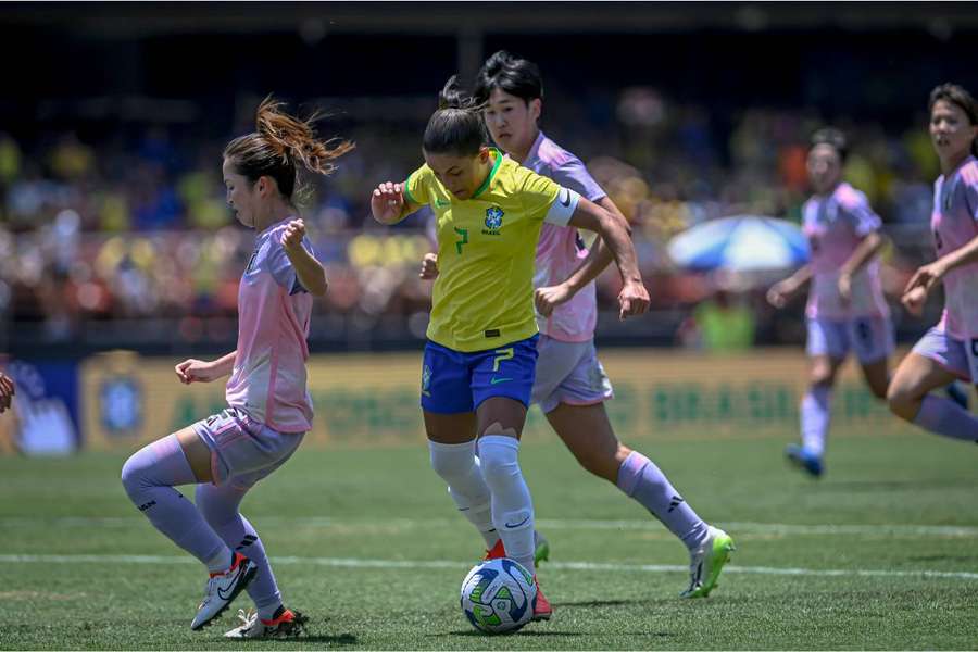 Amistosos femininos de seleções Mandante