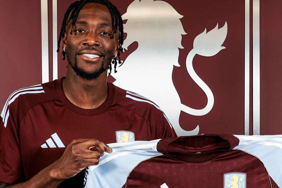 Tammy Abraham apresentado no Aston Villa