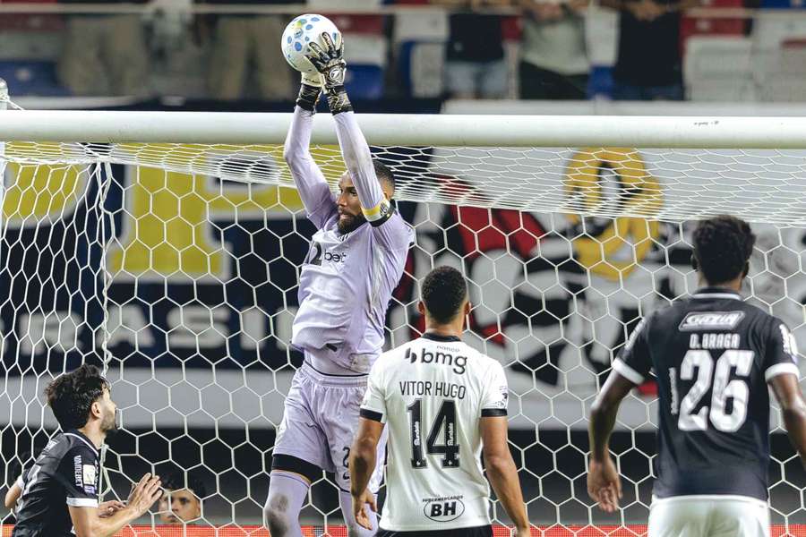 Uma falha de Éverson definiu o empate do Remo Uma falha de Éverson definiu o empate do Remo