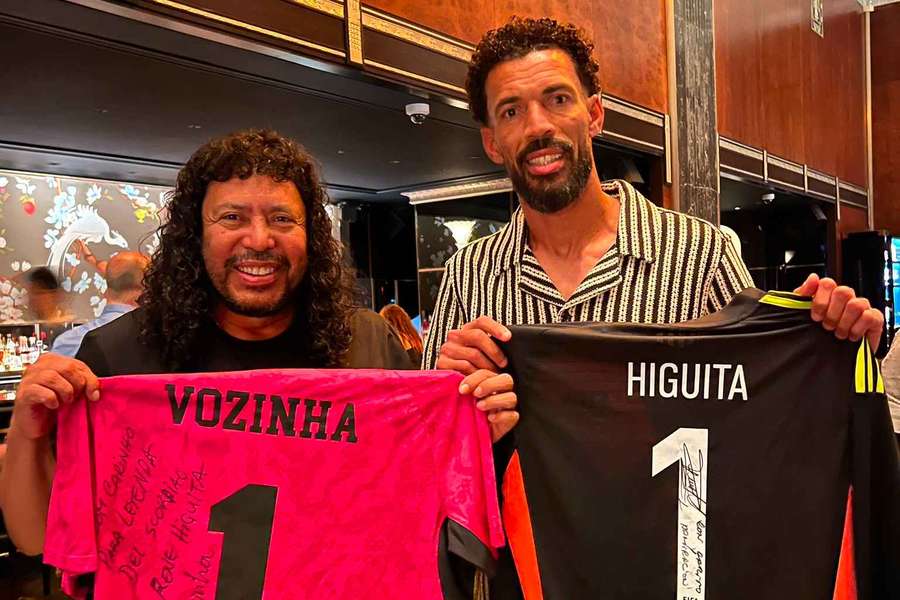 Higuita ao lado de Vozinha