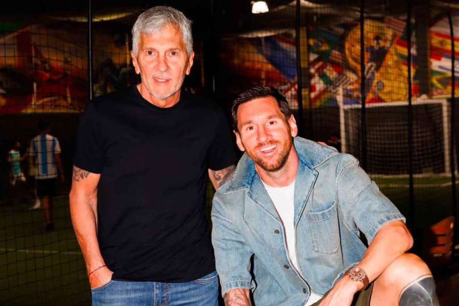 Messi insieme al padre Jorge, recentemente scomparso Messi insieme al padre Jorge, recentemente scomparso