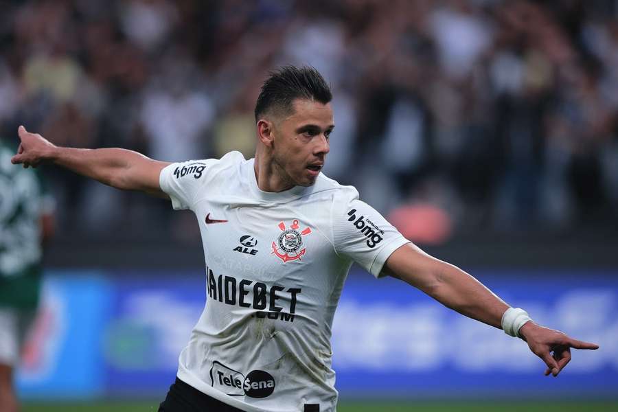 Ángel Romero fez um golaço de voleio para dar ao Corinthians a vitória