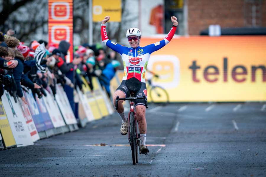 La sensation française Amandine Fouquenet s'impose à Gullegem