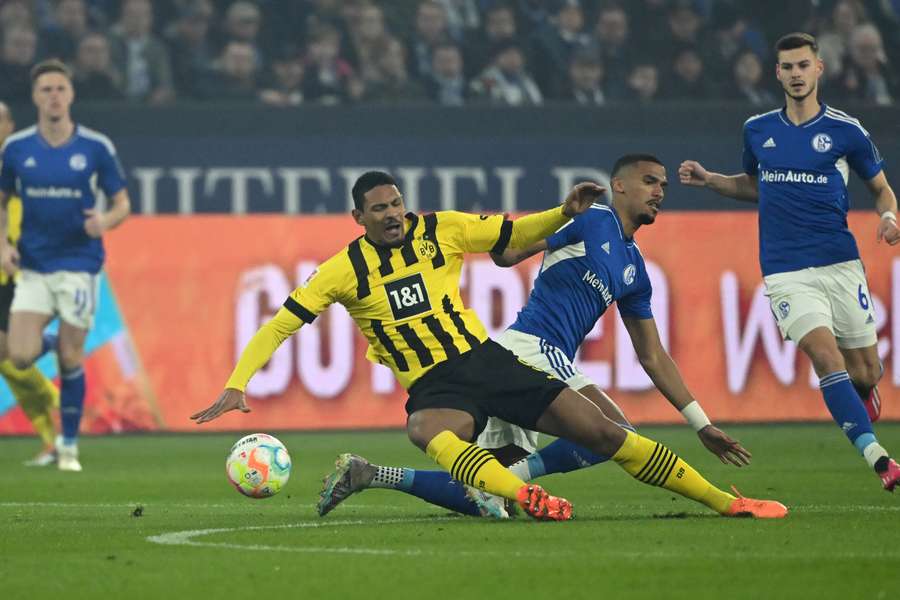 Dortmund continuă lupta pentru titlu