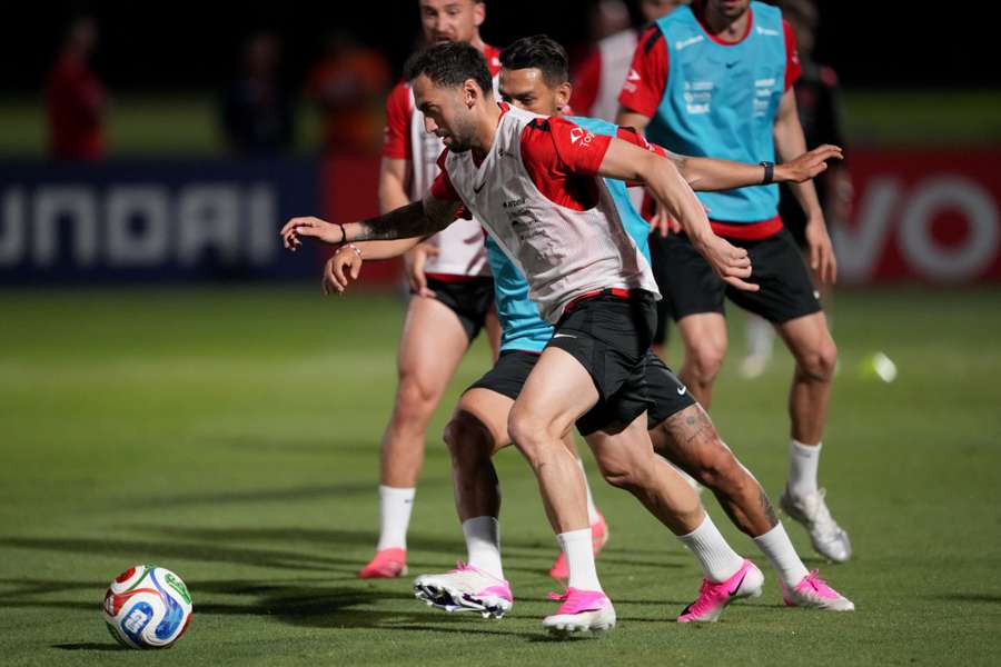 Kapitän Calhanoglu im türkischen Teamtraining Kapitän Calhanoglu im türkischen Teamtraining