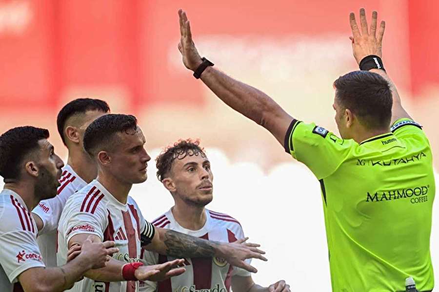 Několik z obviněných rozhodčích působilo i v nejvyšší turecké lize.