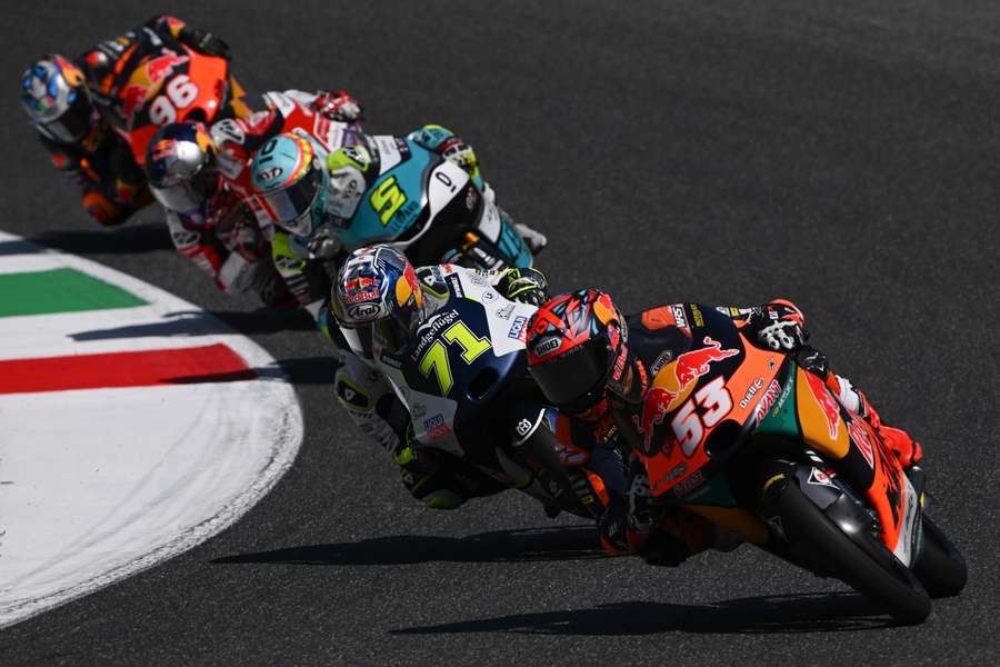 Oncu, Masiá, Sasaki, Alonso y Holgado se disputaron la victoria en Mugello.