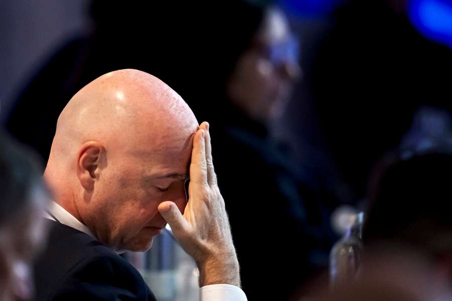 Pressão é grande sobre Infantino após plano polêmico, rejeitado e abandonado Pressão é grande sobre Infantino após plano polêmico, rejeitado e abandonado
