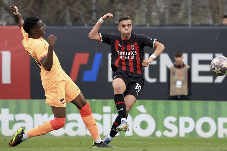 El Hilali fez assim o segundoo golo do AC Milan