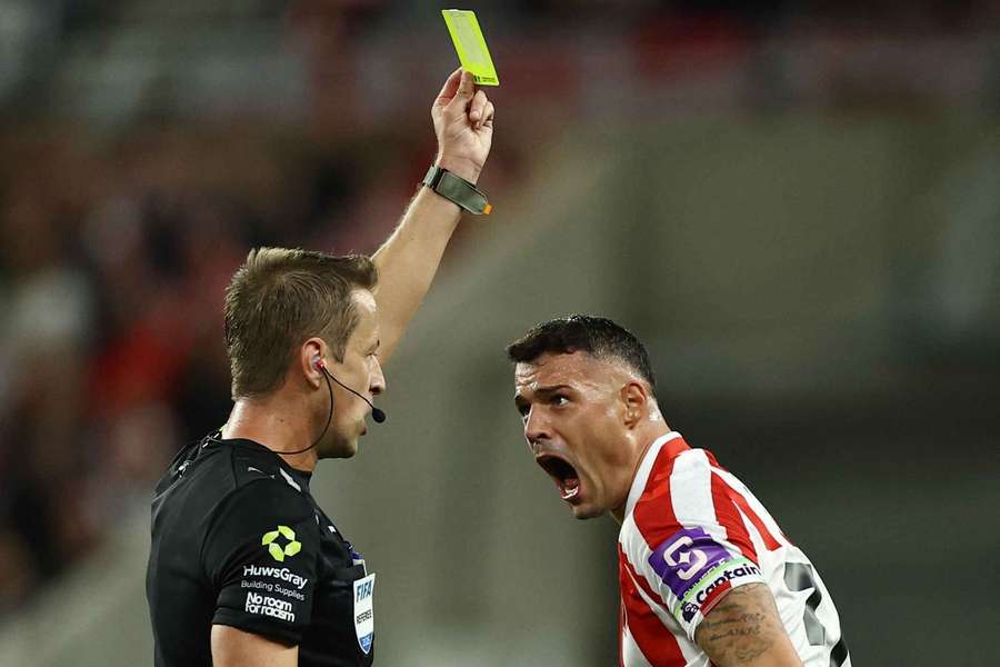 Xhaka (à droite) sous le maillot de Sunderland Xhaka (à droite) sous le maillot de Sunderland