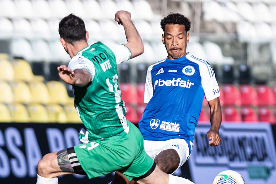 Matheus Pereira garantiu a vitória do Cruzeiro sobre o Banfield