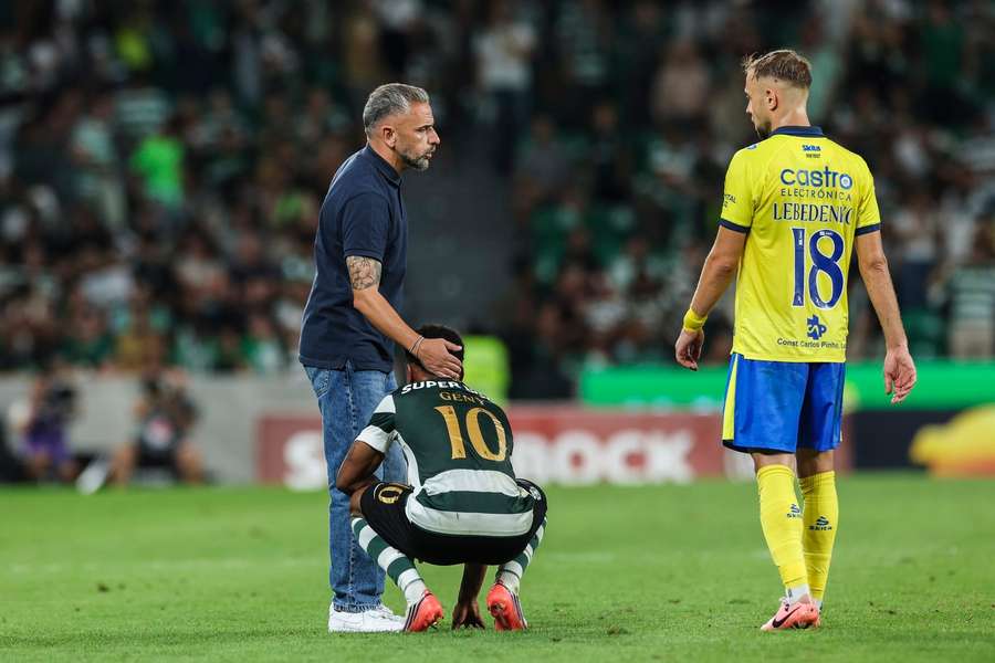 Rui Borges com Geny Catamo no final do Sporting-Arouca Rui Borges com Geny Catamo no final do Sporting-Arouca