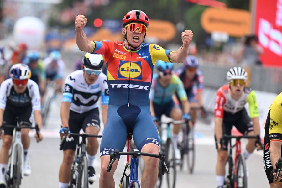 Duńczyk Mads Pedersen jako pierwszy został liderem Giro d'Italia Duńczyk Mads Pedersen jako pierwszy został liderem Giro d'Italia