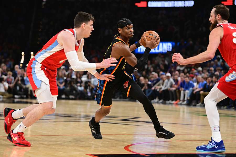 Shai Gilgeous-Alexander va a canestro