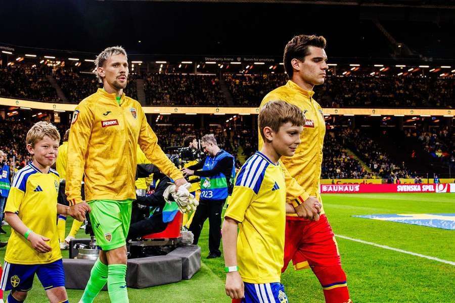 Hagi ogłosił 23-osobową kadrę na mecz z Polską Hagi ogłosił 23-osobową kadrę na mecz z Polską