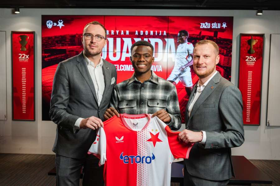 Ouanda už pózoval s novým dresem.