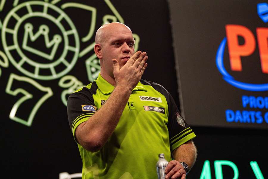 Michael van Gerwen kwalificeerde zich probleemloos voor de kwartfinale