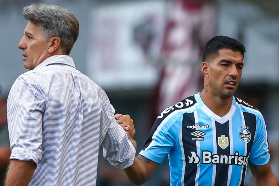 Suárez fez o gol da vitória gremista sobre o Caxias por 2 a 1