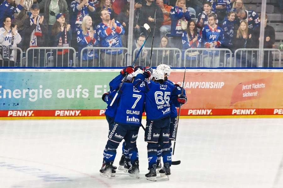 Mannheim lässt Frankfurt im Derby kaum eine Chance Mannheim lässt Frankfurt im Derby kaum eine Chance