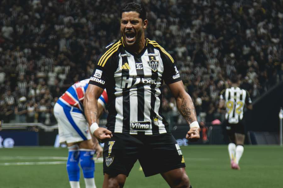 Hulk foi homenageado e marcou na Arena MRV