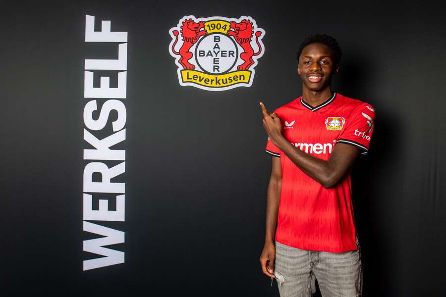 Leverkusen oficializou contratação de pérola belga Noah Mbamba até 2028