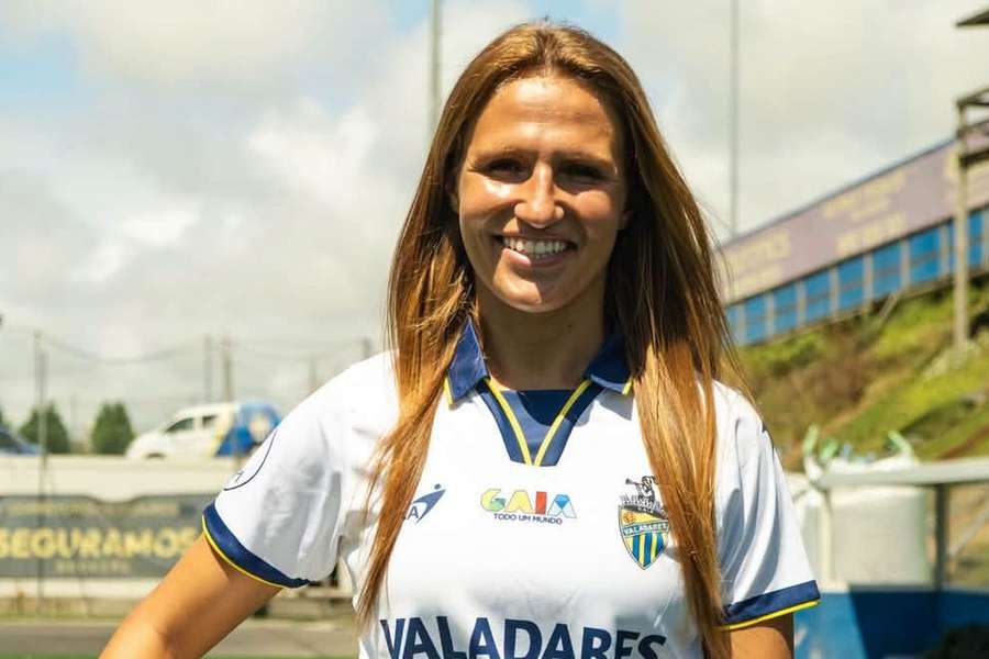Vanessa Marques assina pelo Valadares Gaia Vanessa Marques assina pelo Valadares Gaia