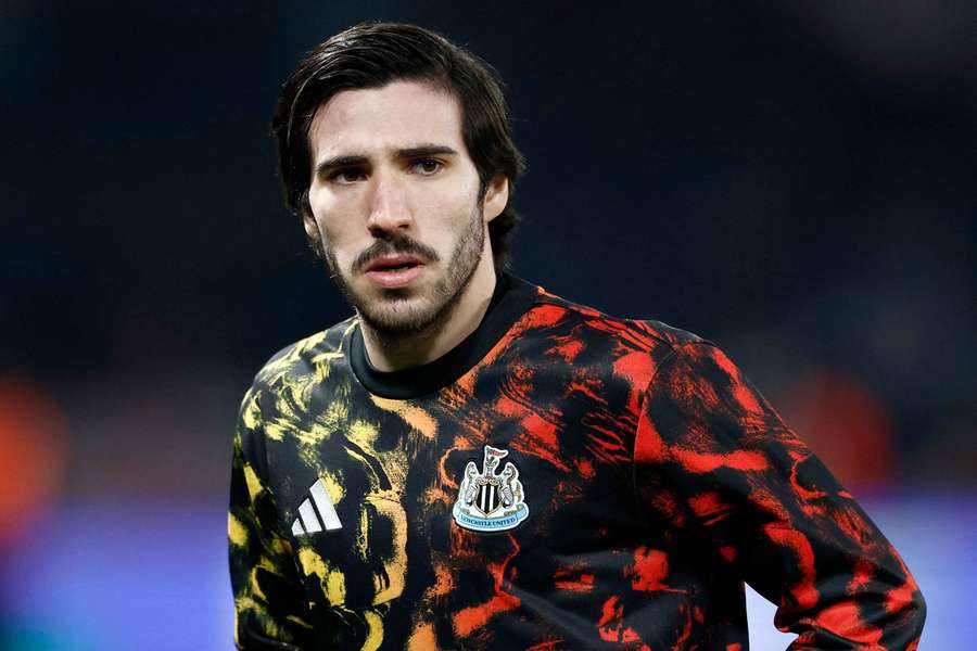 Tonali's agent says he has "two hearts" as he decides whether to stay at Newcastle or not