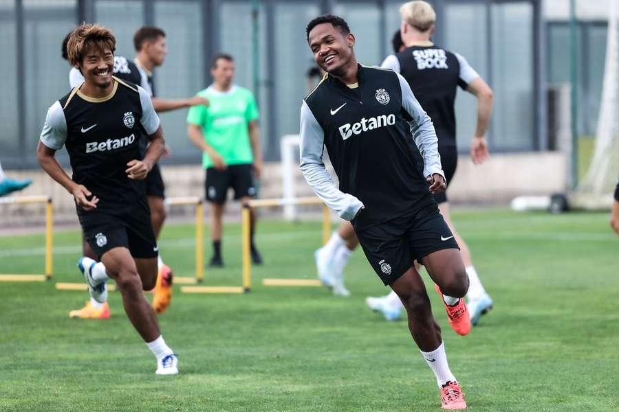 Geny Catamo e Morita no treino do Sporting