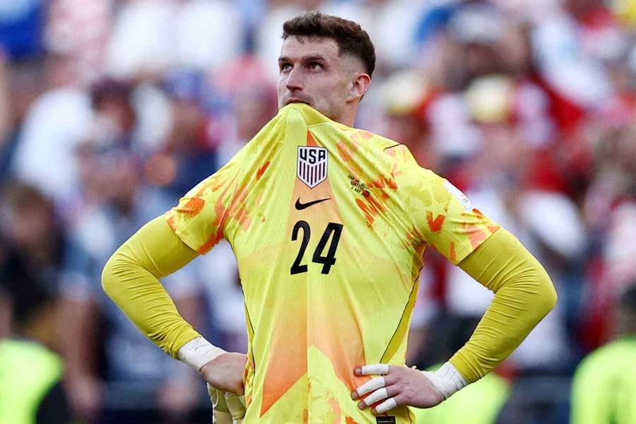 Goleiro estadunidense lamenta derrota contra Bélgica Goleiro estadunidense lamenta derrota contra Bélgica