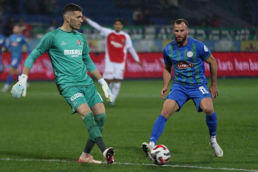 Václav Jurečka předčasně skončil v Rizesporu. Václav Jurečka předčasně skončil v Rizesporu.