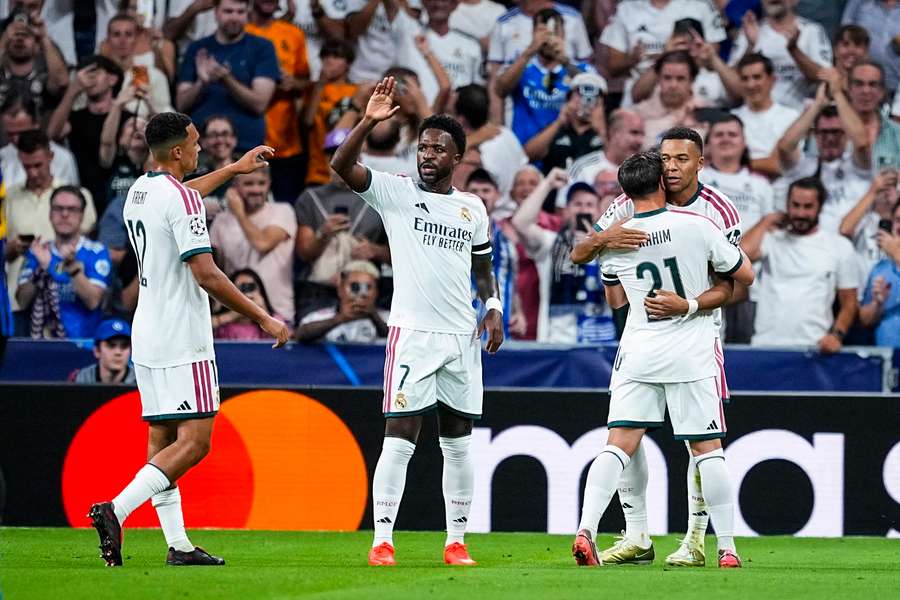 Real pálil šance, ale Inter doma zdolal 2:1. Haaland sestřelil Porto a Betis předvedl velký obrat Real pálil šance, ale Inter doma zdolal 2:1. Haaland sestřelil Porto a Betis předvedl velký obrat