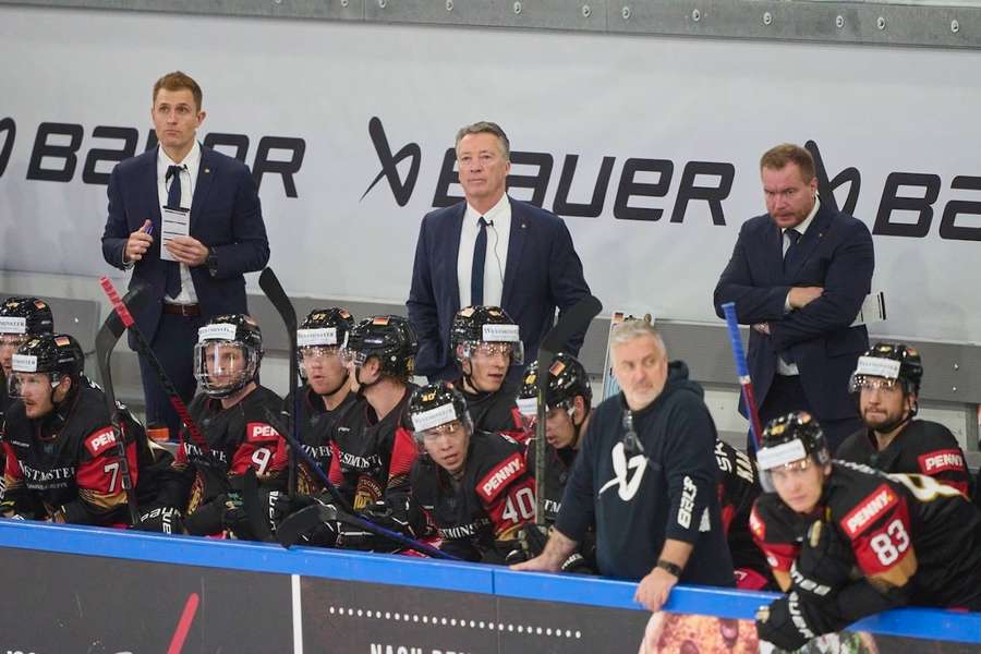 Eishockey-Bundestrainer Kreis setzt für die anstehenden Länderspiele des Vizeweltmeisters gegen die Slowakei auf einen Perspektivkader. 