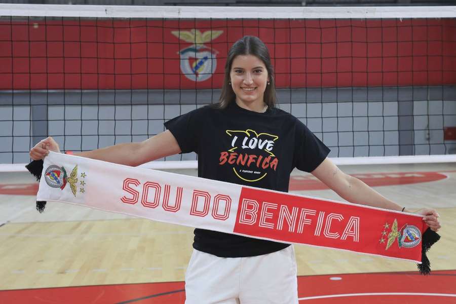 Veronika Djokic, central sérvia, fica no Benfica até 2026