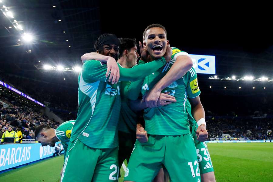 Thiaw dvěma góly přispěl k výhře Newcastlu. Thiaw dvěma góly přispěl k výhře Newcastlu.