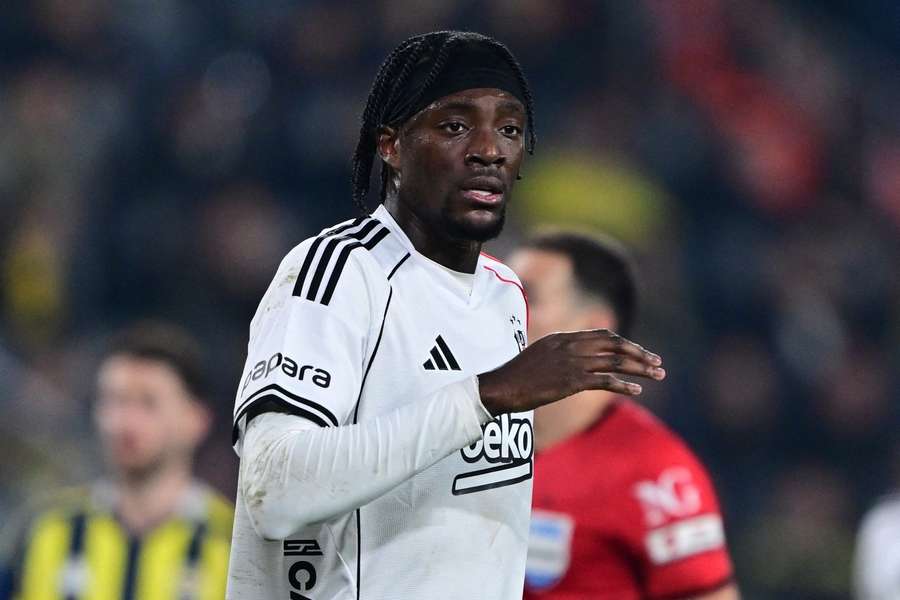 Aston Villa volta a ponderar contratação do avançado do Besiktas Abraham Aston Villa volta a ponderar contratação do avançado do Besiktas Abraham