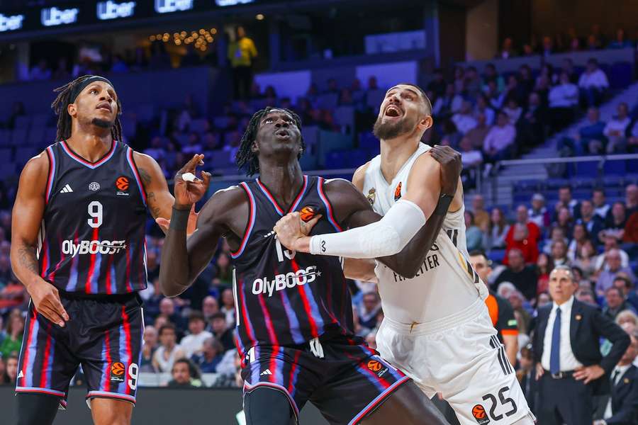 Paris toujours en rade...