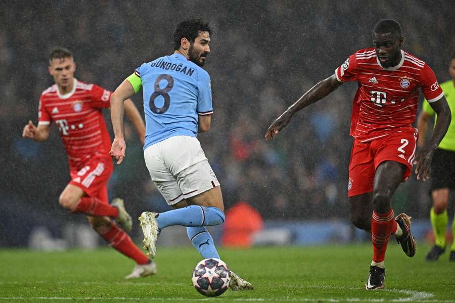 Gündogan v zápase Manchester City - Bayern Mníchov. 