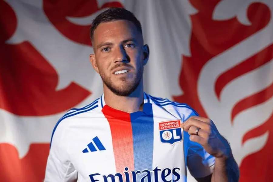 Veretout com as cores do Lyon