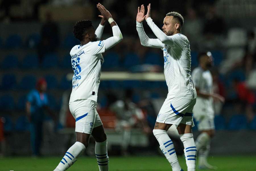 Neymar celebra su gol contra el Al Feiha