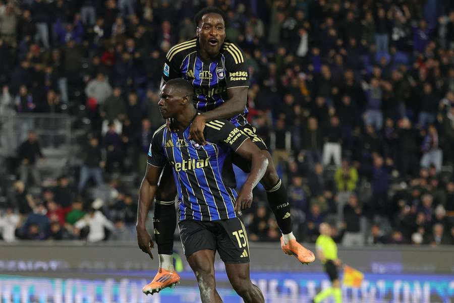 Touré rozhodl zápas hlavičkou. Touré rozhodl zápas hlavičkou.